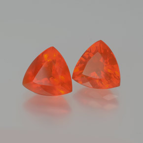 カラットの天然オレンジファイアーオパール（7.2×7.1 mm・トリリアント）