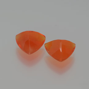 カラットの天然オレンジファイアーオパール（7.2×7.1 mm・トリリアント）