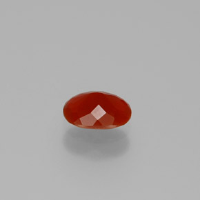 0.49カラットの天然赤みがかったオレンジファイアーオパール（6.7×5 mm・オーバルカット）