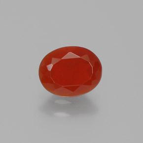 0.64カラットの天然ミディアムレッドファイアーオパール（7.2×5.8 mm・オーバルカット）