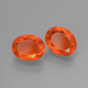 カラットの天然オレンジファイアーオパール（7.8×6.1 mm・オーバルカット）
