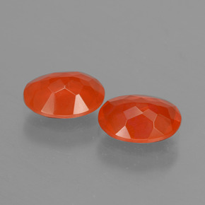 1.23カラットの天然濃いオレンジファイアーオパール（8.1×6.1 mm・オーバルカット）