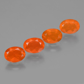 カラットの天然オレンジファイアーオパール（7×5.1 mm・オーバルカット）