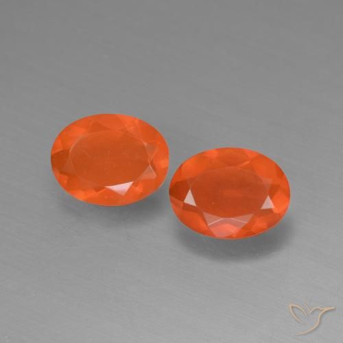 1.23カラットの天然鮮やかなオレンジファイアーオパール（8×6 mm・オーバルカット）
