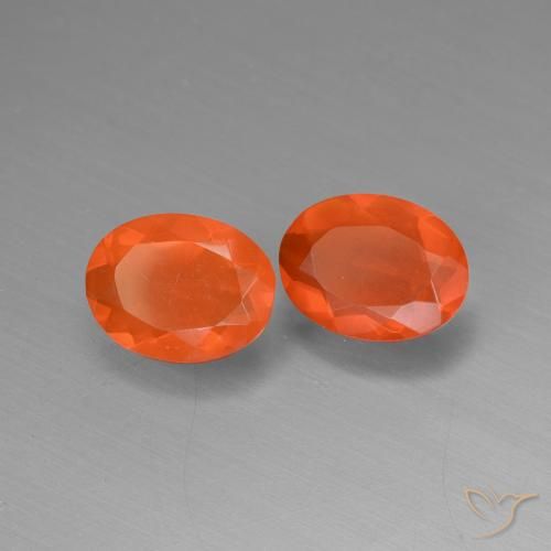 1.23カラットの天然鮮やかなオレンジファイアーオパール（8×6 mm・オーバルカット）