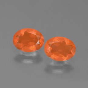 カラットの天然オレンジファイアーオパール（8×6.2 mm・オーバルカット）