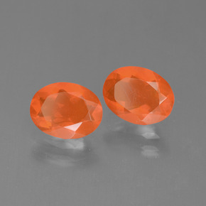 カラットの天然オレンジファイアーオパール（8×6.2 mm・オーバルカット）