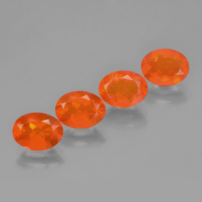 3.20カラットの天然深い赤みがかったオレンジファイアーオパール（8×6 mm・オーバルカット）