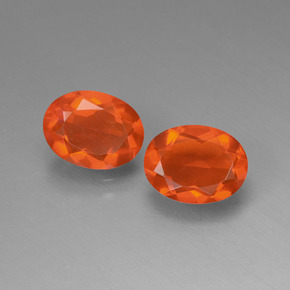 カラットの天然オレンジファイアーオパール（8×6 mm・オーバルカット）