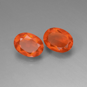 カラットの天然オレンジファイアーオパール（8×6 mm・オーバルカット）