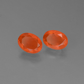 カラットの天然オレンジファイアーオパール（7×5.2 mm・オーバルカット）