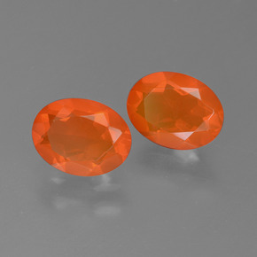 1.41カラットの天然ミディアムオレンジファイアーオパール（8×6 mm・オーバルカット）