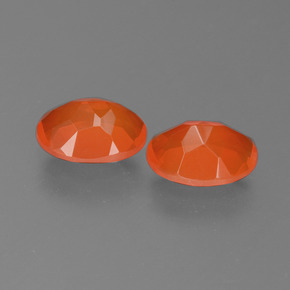 1.41カラットの天然ミディアムオレンジファイアーオパール（8×6 mm・オーバルカット）