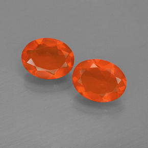 1.29カラットの天然濃い赤いオレンジファイアーオパール（7.8×6 mm・オーバルカット）