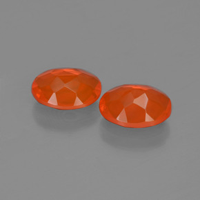 1.29カラットの天然濃い赤いオレンジファイアーオパール（7.8×6 mm・オーバルカット）