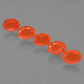 カラットの天然オレンジファイアーオパール（7×5.1 mm・オーバルカット）