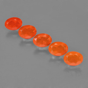 カラットの天然オレンジファイアーオパール（7×5.1 mm・オーバルカット）