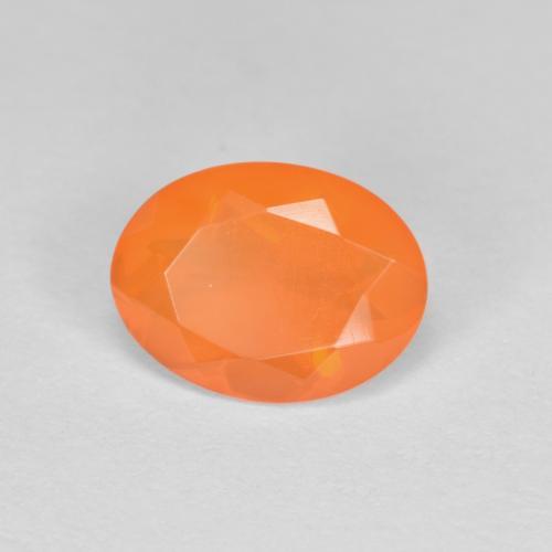 0.69カラットの天然ミディアムオレンジファイアーオパール（8.1×6.1 mm・オーバルカット）