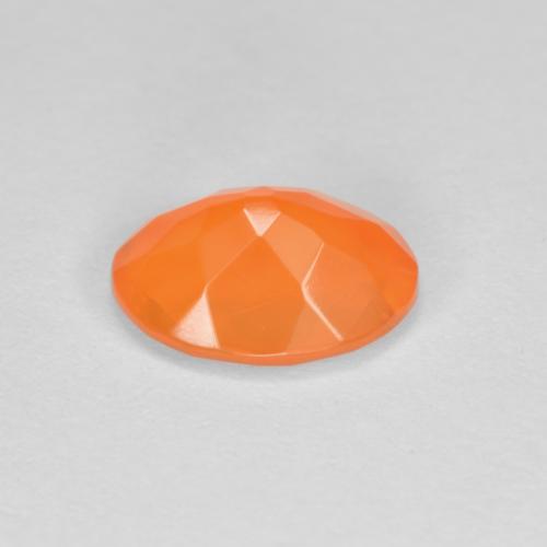 0.69カラットの天然ミディアムオレンジファイアーオパール（8.1×6.1 mm・オーバルカット）
