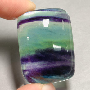 55.61カラットの天然マルチカラーフローライト（30×22 mm・透明）