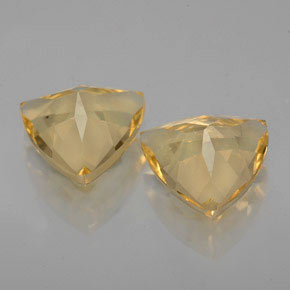 カラットの天然イエローゴールデンベリル（8×7.9 mm・トリリアント）