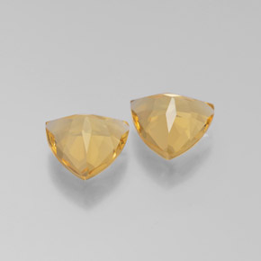カラットの天然イエローゴールデンベリル（8.2×8 mm・トリリアント）