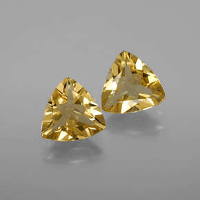 カラットの天然イエローゴールデンベリル（8.2×7.8 mm・トリリアント）