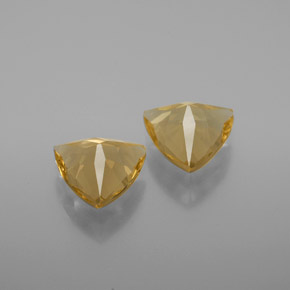 カラットの天然イエローゴールデンベリル（8.2×7.8 mm・トリリアント）