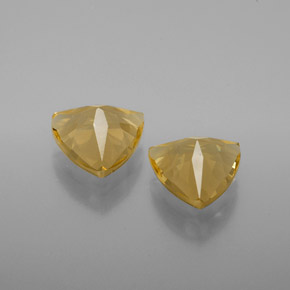 カラットの天然イエローゴールデンベリル（8.3×8.1 mm・トリリアント）