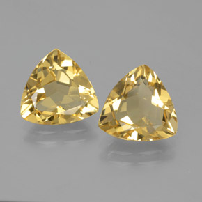 カラットの天然イエローゴールデンベリル（10.2×10 mm・トリリアント）