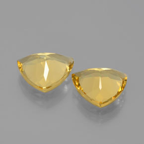 カラットの天然イエローゴールデンベリル（10.1×10 mm・トリリアント）