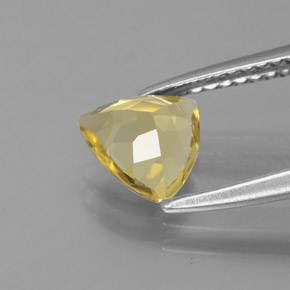 0.86カラットの天然イエローゴールデンベリル（6.8×6.8 mm・トリリアント）