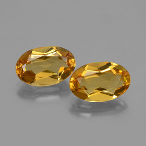 カラットの天然ゴールデンイエローゴールデンベリル（11×7.2 mm・オーバルカット）