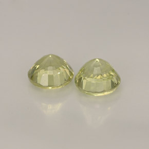 カラットの天然ライムグリーングロッシュラーガーネット（4.51 mm・ラウンドカット）