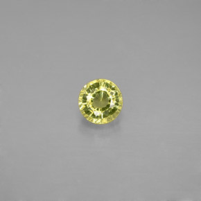 0.64カラットの天然緑がかったゴールドグロッシュラーガーネット（4.41 mm・ラウンドカット）