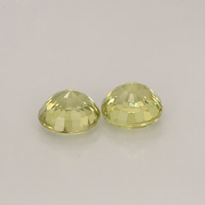 カラットの天然ライトグリーングロッシュラーガーネット（4.24 mm・ラウンドカット）