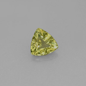 0.65カラットの天然ゴールデングリーングロッシュラーガーネット（5.6×5.5 mm・トリリアント）
