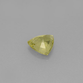 0.65カラットの天然ゴールデングリーングロッシュラーガーネット（5.6×5.5 mm・トリリアント）