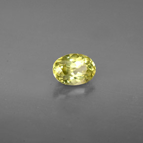 0.71カラットの天然ゴールデングリーングロッシュラーガーネット（5.9×4.3 mm・オーバルカット）