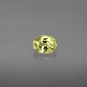 0.49カラットの天然ゴールデングリーングロッシュラーガーネット（5.3×4 mm・オーバルカット）
