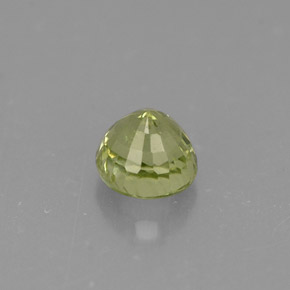 0.50カラットの天然ゴールデングリーングロッシュラーガーネット（4.27 mm・ラウンドカット）