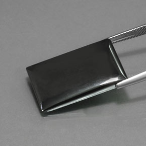 27.19カラットの天然ブラック＆グレーヘマタイト（23.2×14.8 mm・バゲット）