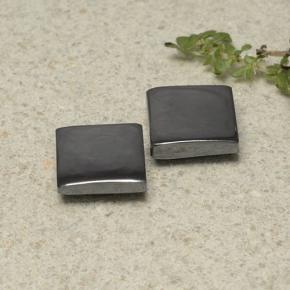 13.28カラットの天然ブラック＆グレーヘマタイト（10.2×10.2 mm・四角）