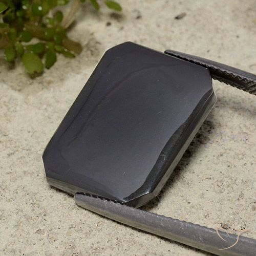 16.50カラットの天然ブラック＆グレーヘマタイト、エメラルドカット、オペーク