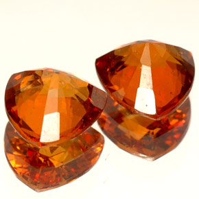 カラットの天然オレンジヘソナイトガーネット（6×6 mm・トリリアント）