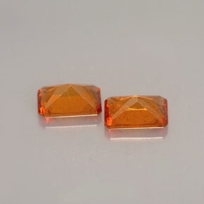 カラットの天然オレンジヘソナイトガーネット（6×4 mm・エメラルドカット）