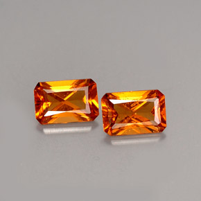 カラットの天然マンダリンオレンジヘソナイトガーネット（6×4.1 mm・エメラルドカット）