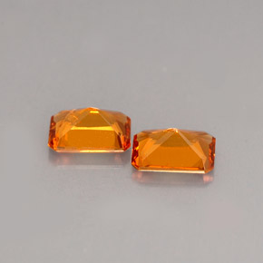 カラットの天然マンダリンオレンジヘソナイトガーネット（6×4.1 mm・エメラルドカット）