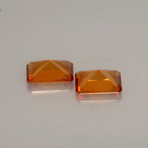 カラットの天然オレンジヘソナイトガーネット（6.1×4 mm・エメラルドカット）