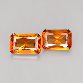 カラットの天然マンダリンオレンジヘソナイトガーネット（6.1×4.2 mm・エメラルドカット）